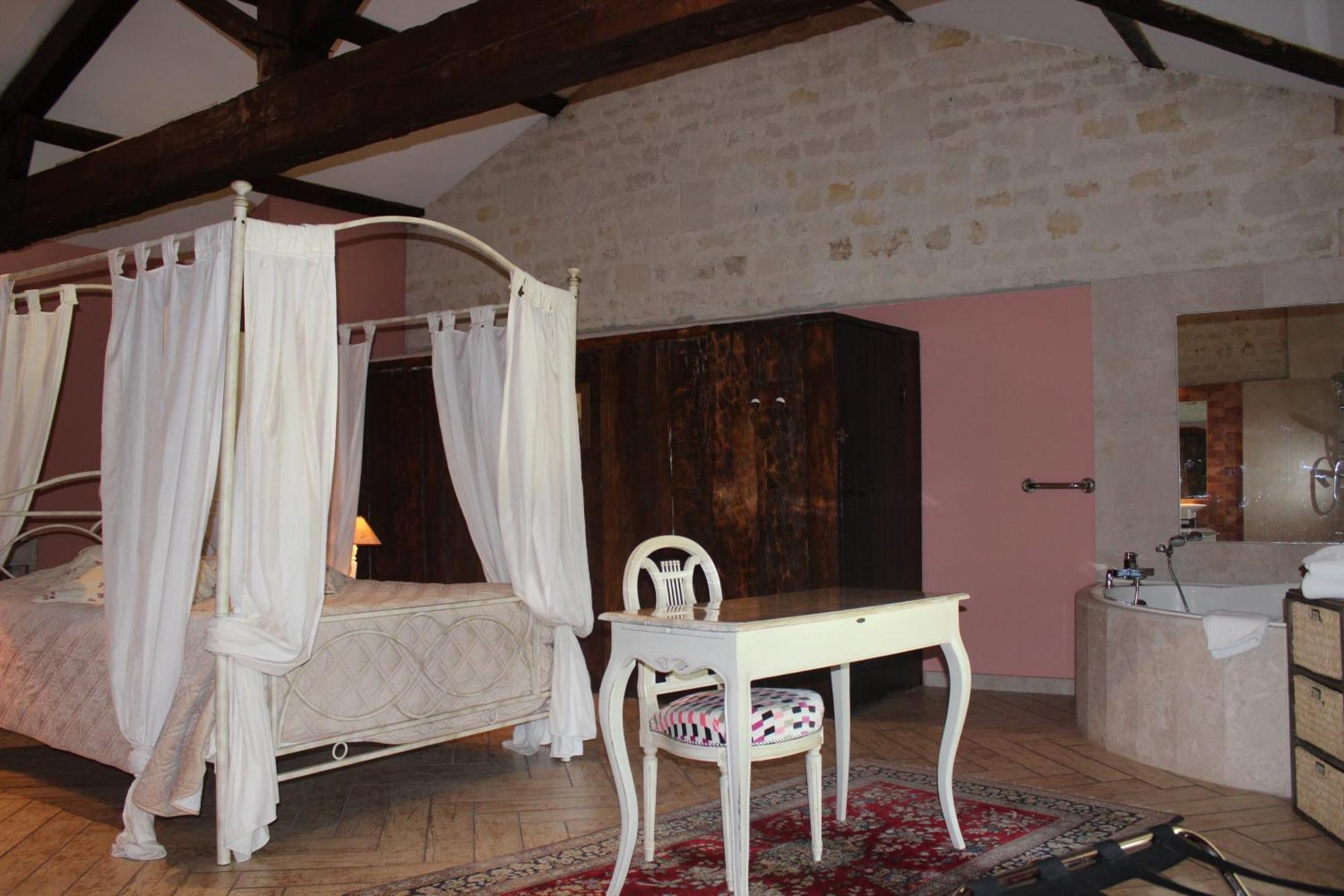 Domaine Des Chais Thenac  Bilik gambar